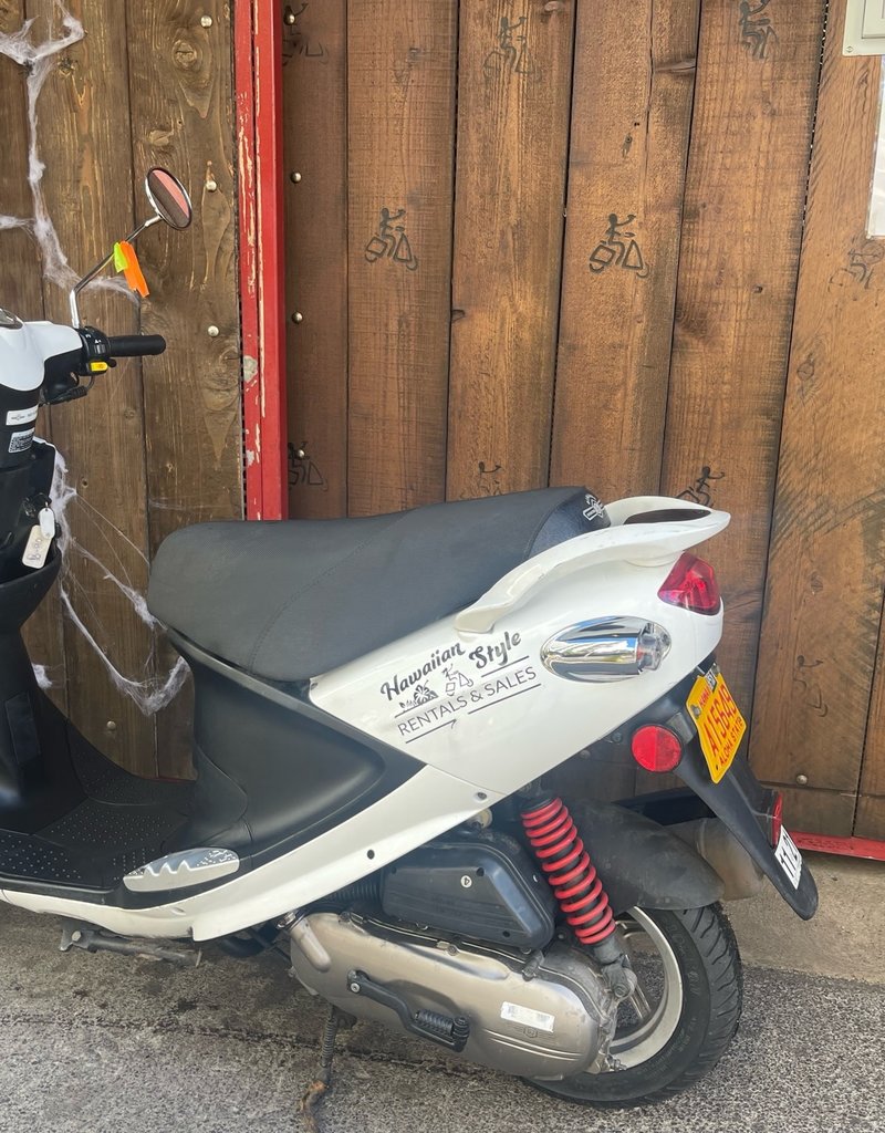 Genuine Scooters 2022 White Buddy 50cc Moped (#B-13)