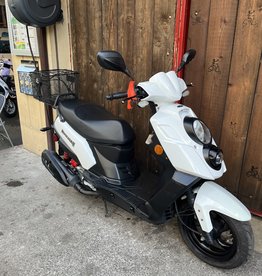 Genuine Scooters 2022 White Genuine Hooligan 170i Scooter (#H-28)