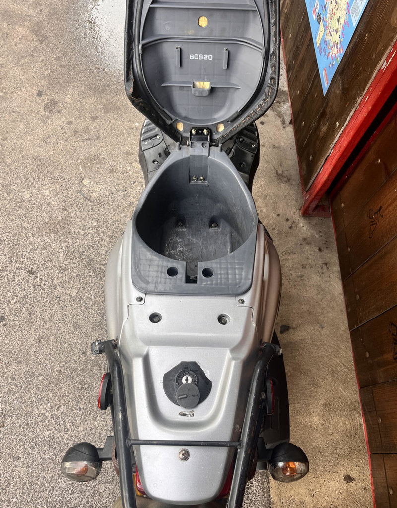 Genuine Scooters 2020 Silver Genuine Roughhouse 50cc Moped (T.I. 7249)