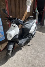 Genuine Scooters 2022 White Genuine Roughhouse 50cc Moped (2217) Buy back