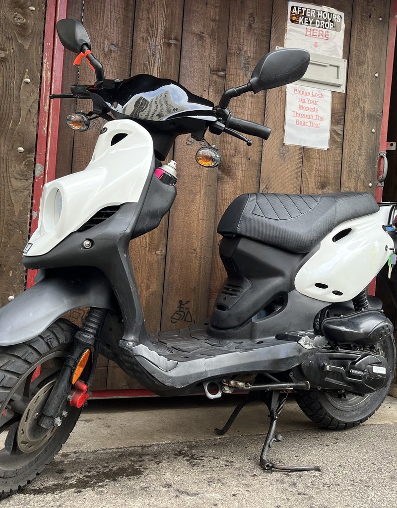Genuine Scooters 2022 White Genuine Roughhouse 50cc Moped (R-27)