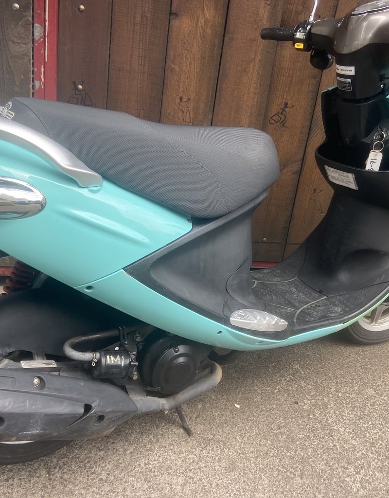 Genuine Scooters 2022 Turquoise Genuine Buddy 50cc Moped (#B-71)