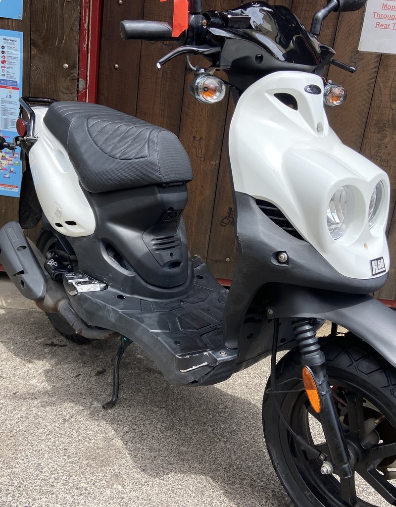 Genuine Scooters 2022 White Roughhouse Sport 50cc Moped (R-42)