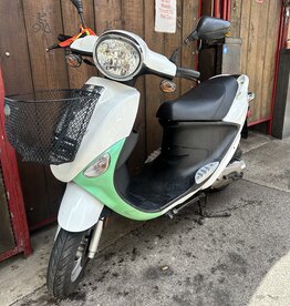 Genuine Scooters 2022 White Genuine Buddy 50cc Moped (#B-78)