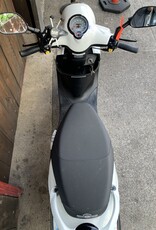 Genuine Scooters 2022 White Genuine Buddy 50cc Moped B.B. 3904