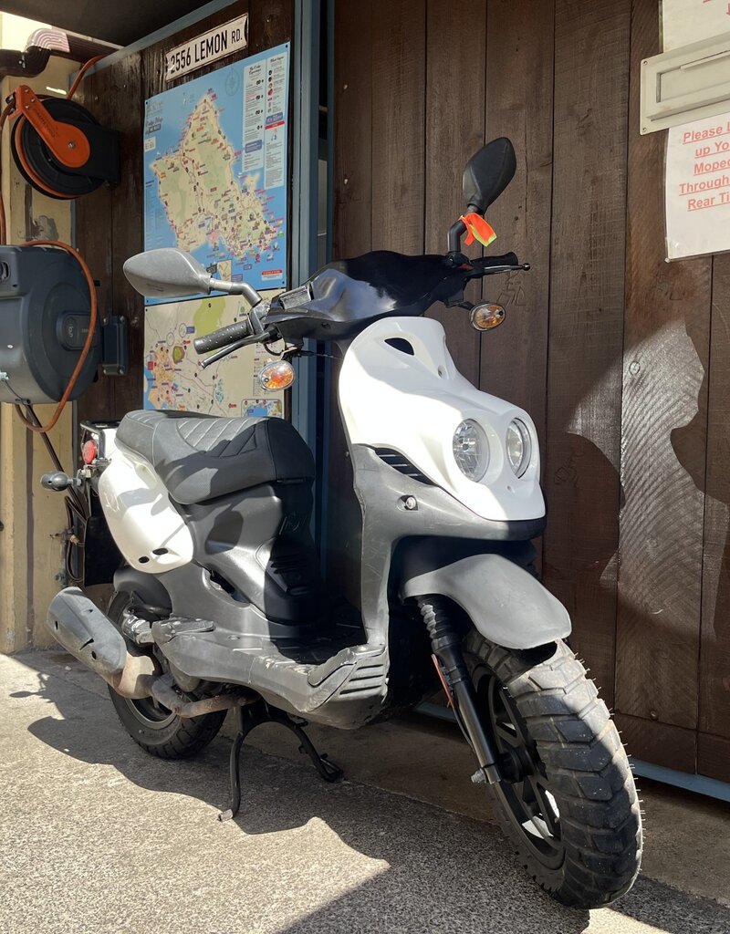 Genuine Scooters White Genuine Roughhouse 50cc Moped (R-75)