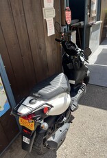 Genuine Scooters White Genuine Roughhouse 50cc Moped (R-75)