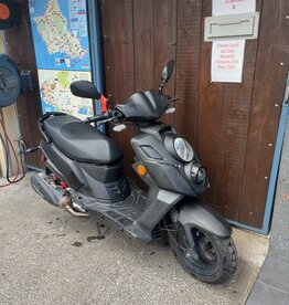 Genuine Scooters 2022 Matte Black Genuine Hooligan 170i Scooter (2601)