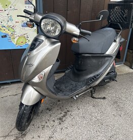 Genuine Scooters 2023 Titanium Genuine Buddy 50cc Moped [3979 bb]