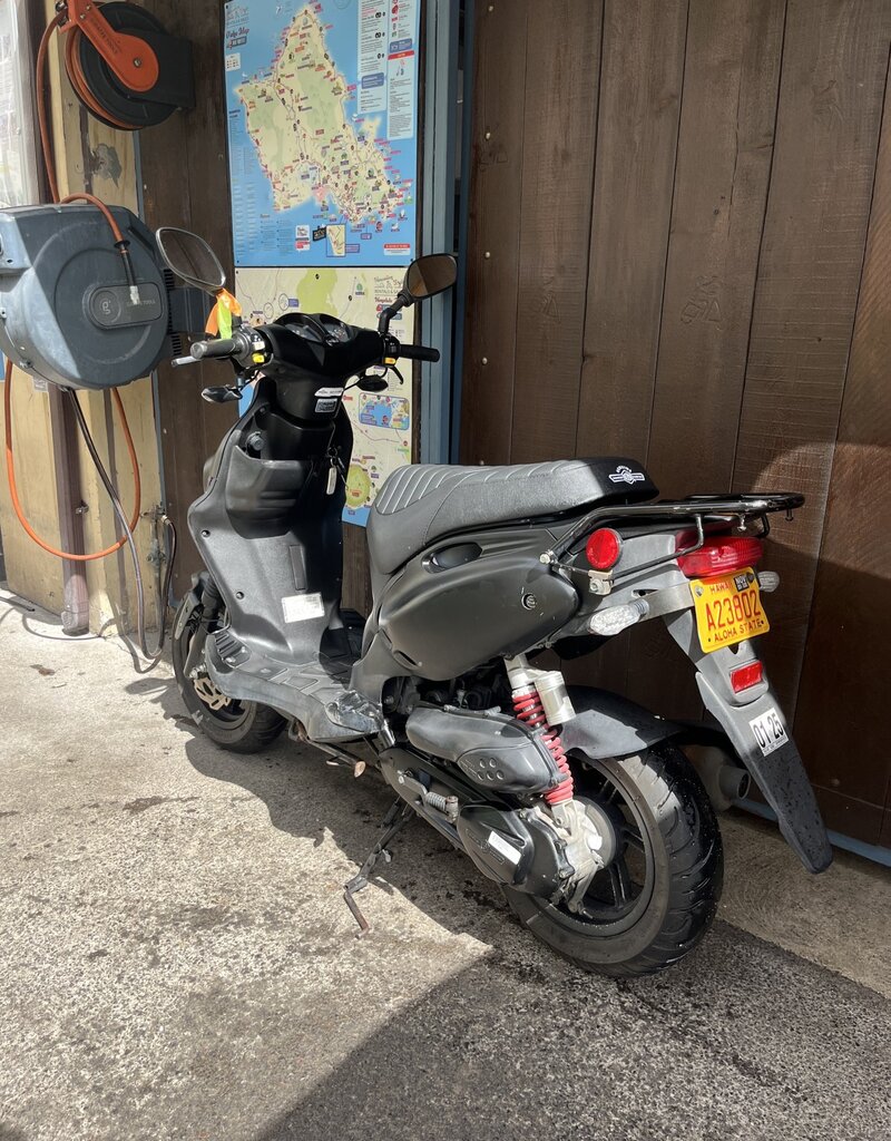 Genuine Scooters 2023 Matte Black Genuine Roughhouse Sport 50cc Moped (lx-51)