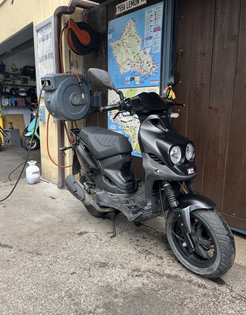 Genuine Scooters 2023 Matte Black Genuine Roughhouse Sport 50cc Moped (lx-51)