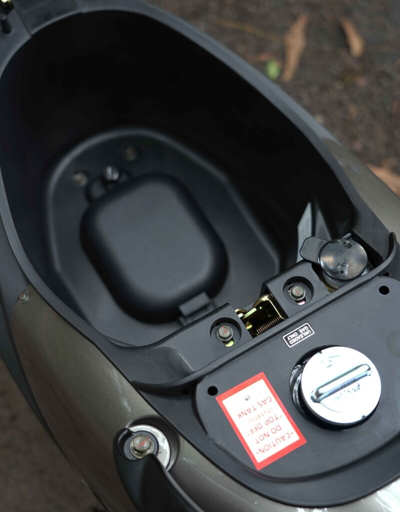 Genuine Scooters 2025 Gloss Titanium Genuine Buddy 50cc Moped