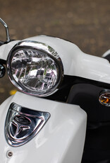 Genuine Scooters 2025 White Genuine Buddy 50cc Moped