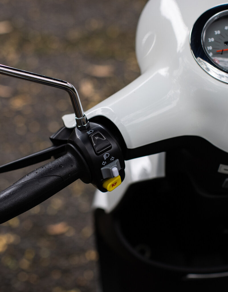 Genuine Scooters 2025 White Genuine Buddy 50cc Moped