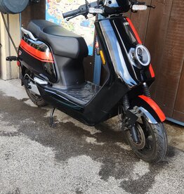 Niu 2022 Black and Red NIU NQi GT (0063)