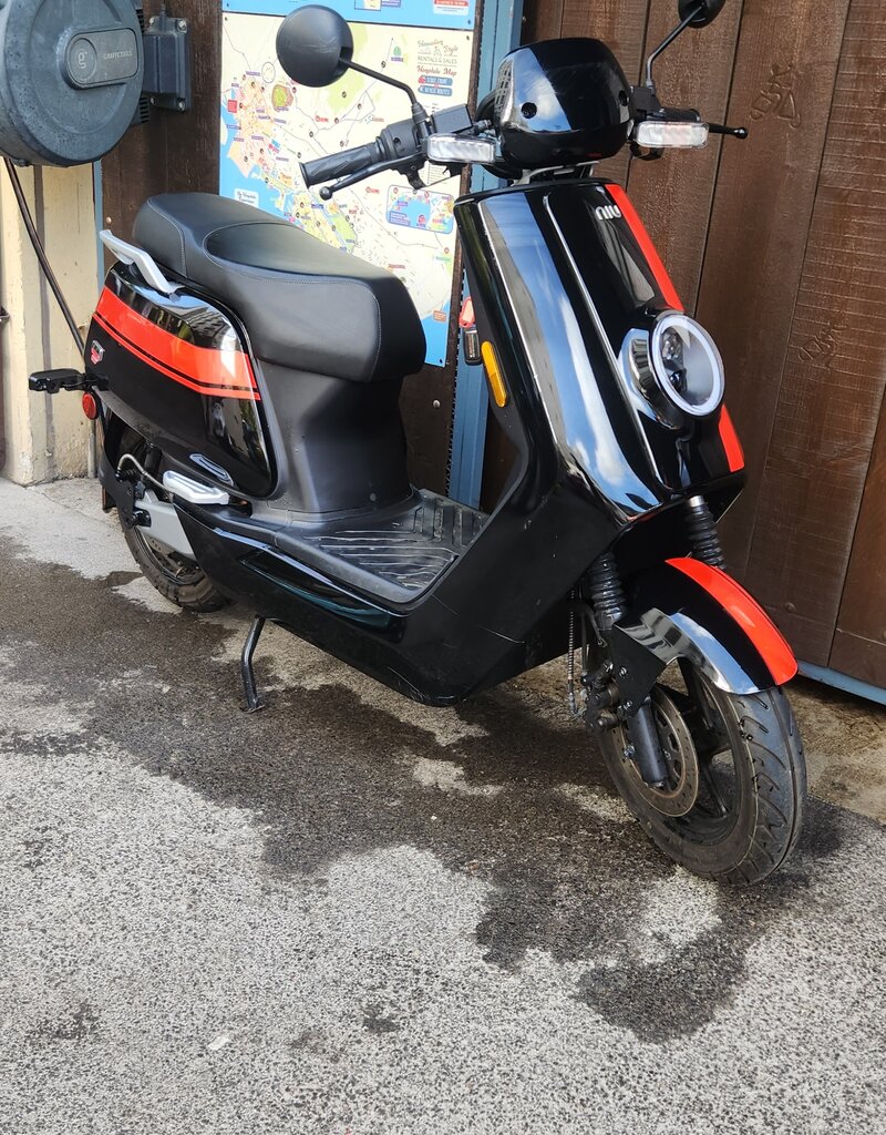 Niu 2022 Black and Red NIU NQi GT (0063)