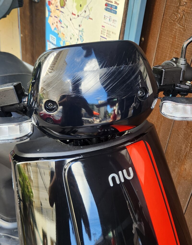 Niu 2022 Black and Red NIU NQi GT (0063)