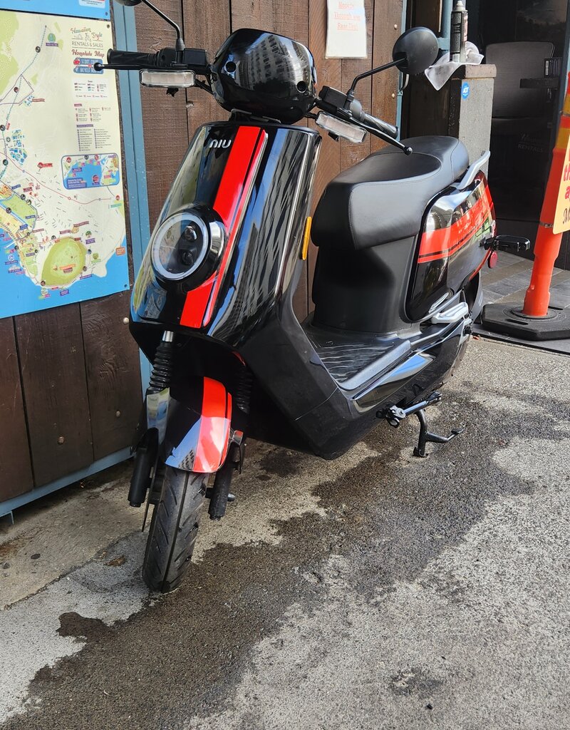 Niu 2022 Black and Red NIU NQi GT (0063)