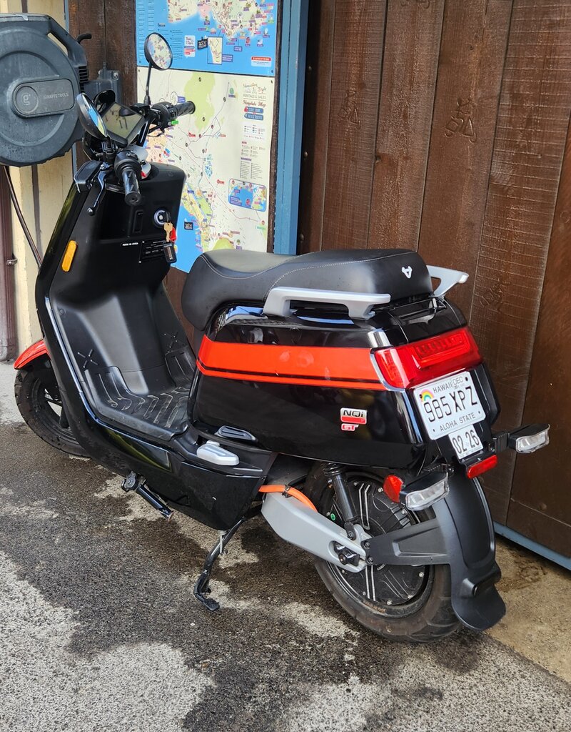 Niu 2022 Black and Red NIU NQi GT (0063)