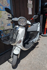 Genuine Scooters 2023 White Genuine Buddy 50cc Moped [B-61]