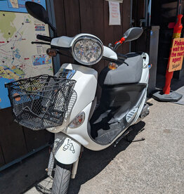 Genuine Scooters 2023 White Genuine Buddy 50cc Moped [B-61]