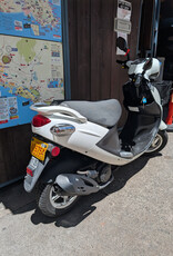 Genuine Scooters 2023 White Genuine Buddy 50cc Moped [B-61]