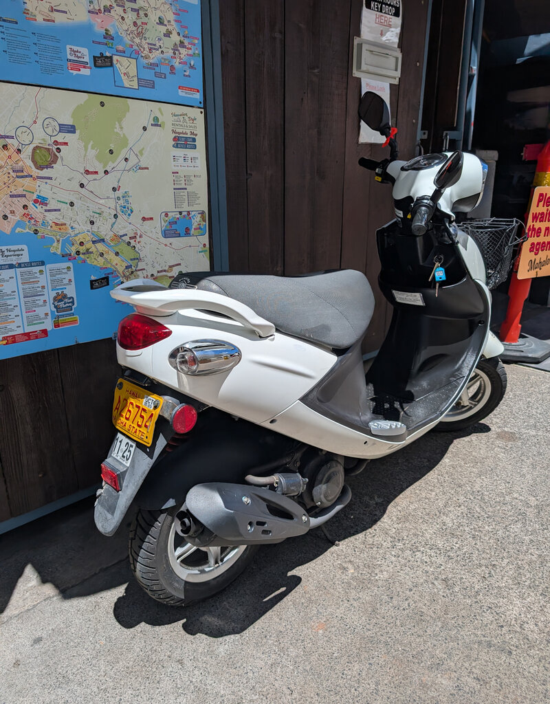 Genuine Scooters 2023 White Genuine Buddy 50cc Moped [B-61]