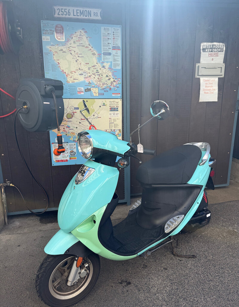 Genuine Scooters 2023 Turquoise Genuine Buddy 50cc Moped (B.B. 4276)