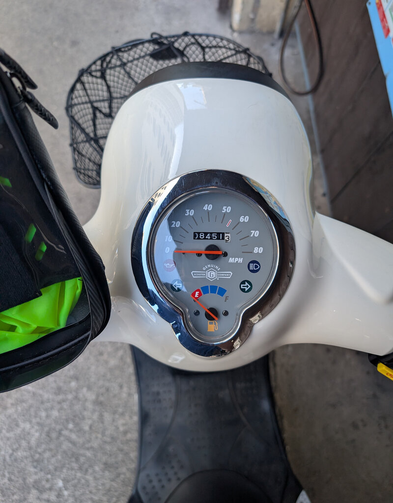 Genuine Scooters 2023 White Genuine Buddy 50cc Moped (4222)