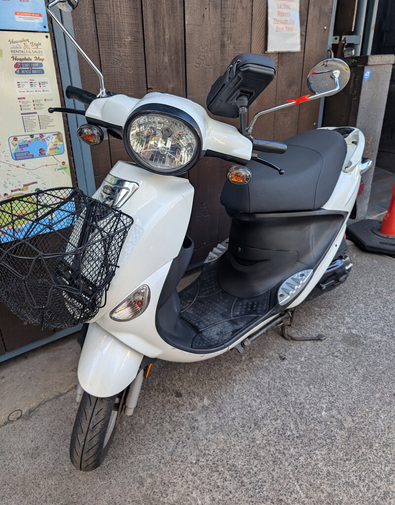 Genuine Scooters 2023 White Genuine Buddy 50cc Moped (4222)