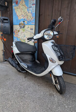 Genuine Scooters 2023 White Genuine Buddy 50cc Moped (4222)