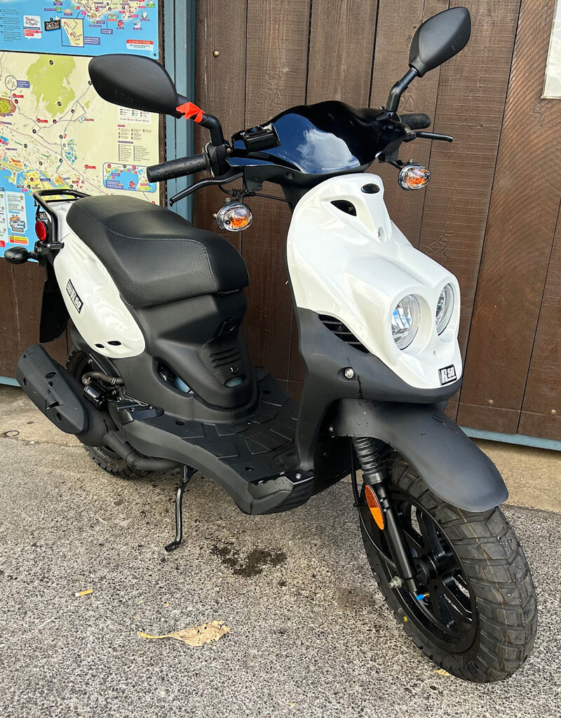 Genuine Scooters 2024 White Genuine Roughhouse 50cc Moped (BB5938)