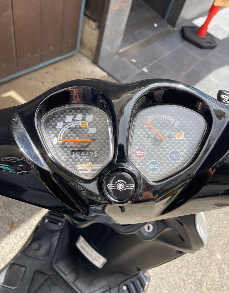 Genuine Scooters 2024 White Genuine Roughhouse 50cc Moped (r-121)