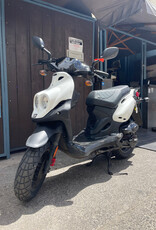 Genuine Scooters 2024 White Genuine Roughhouse 50cc Moped (r-121)