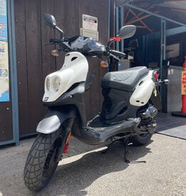 Genuine Scooters 2024 White Genuine Roughhouse 50cc Moped (r-121)