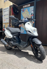 Genuine Scooters 2024 White Genuine Roughhouse 50cc Moped (r-121)