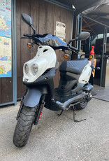 Genuine Scooters 2023 White Genuine Roughhouse 50cc Moped (5939)