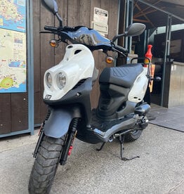 Genuine Scooters 2023 White Genuine Roughhouse 50cc Moped (5939)