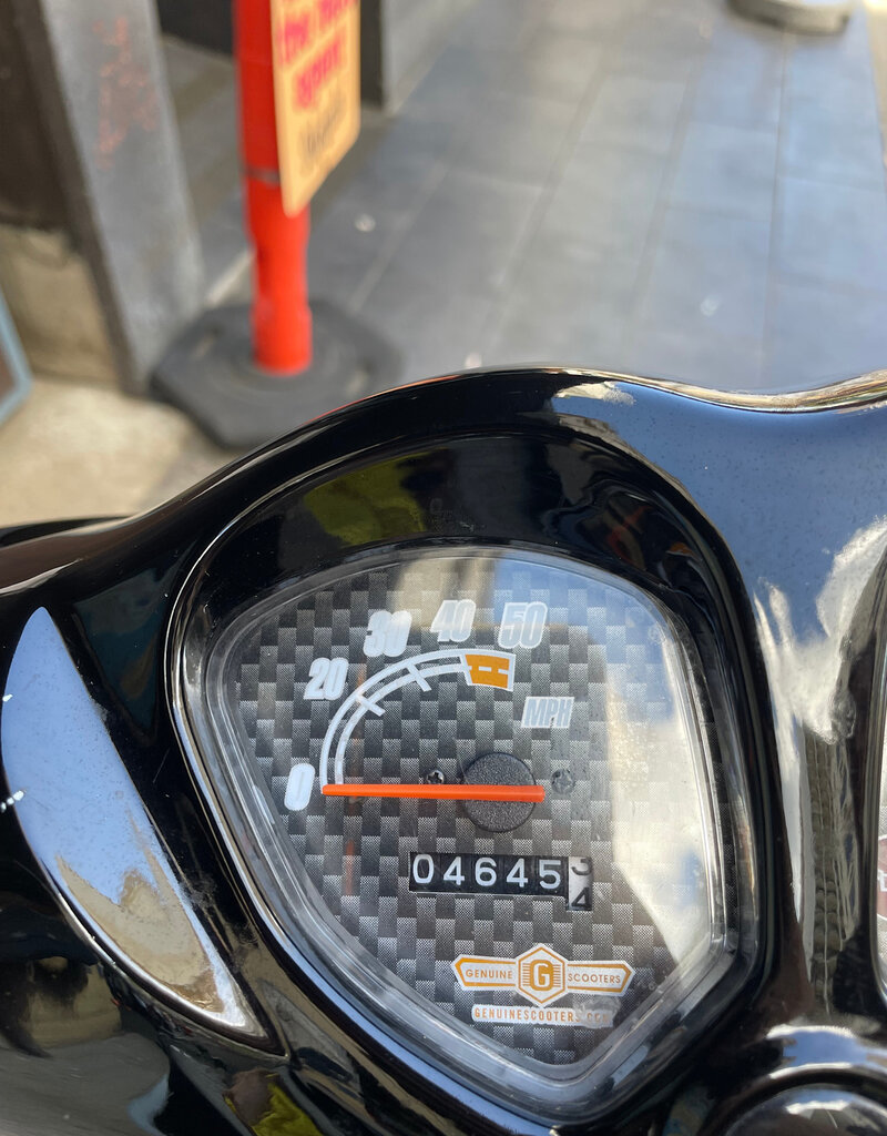 Genuine Scooters 2023 White Genuine Roughhouse 50cc Moped (5939)