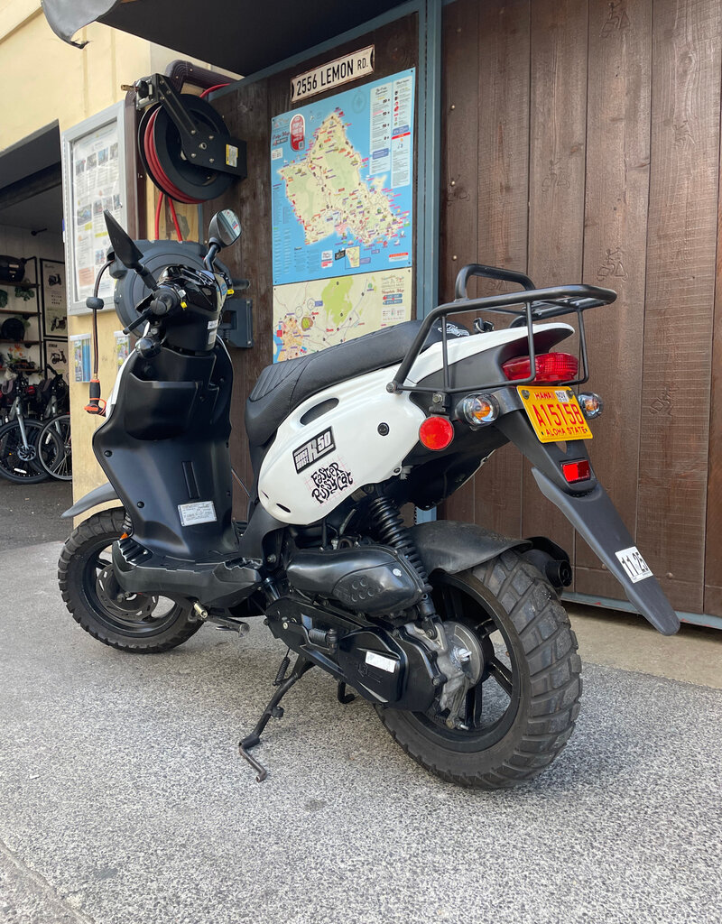 Genuine Scooters 2023 White Genuine Roughhouse 50cc Moped (5939)