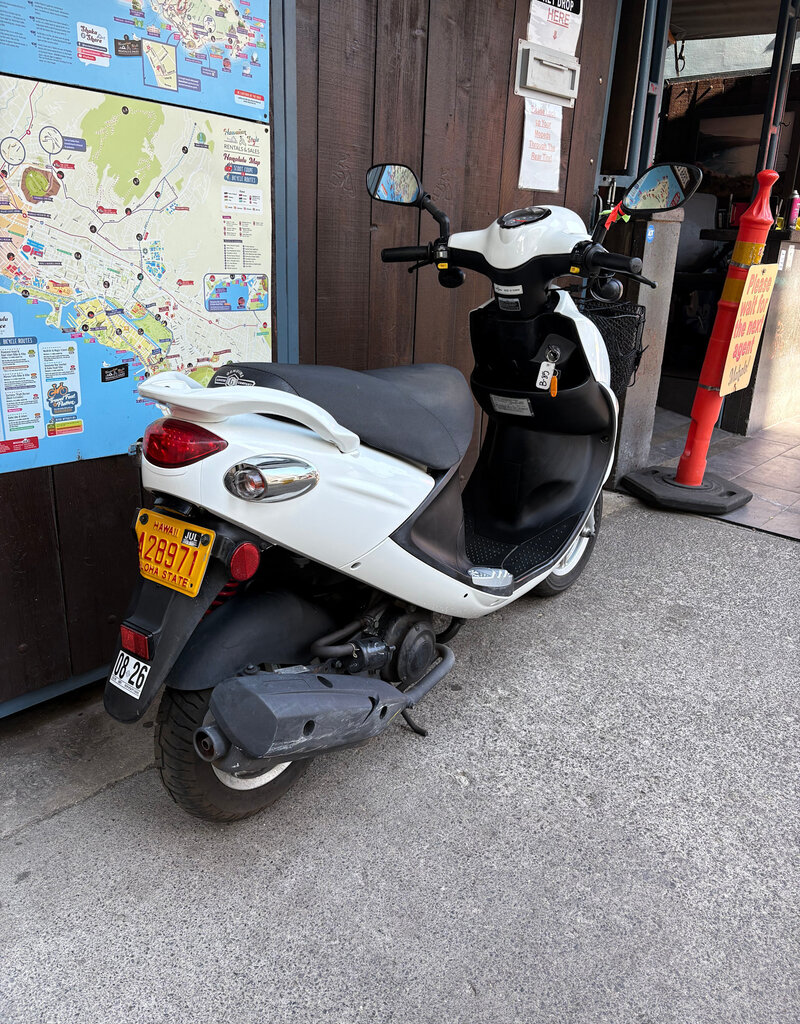 Genuine Scooters 2023 White Genuine Buddy 50cc Moped (#B-85)