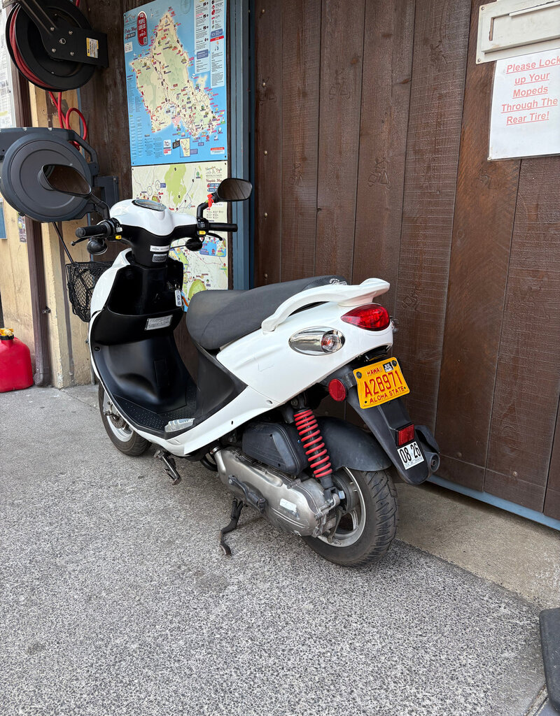Genuine Scooters 2023 White Genuine Buddy 50cc Moped (#B-85)