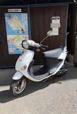 Genuine Scooters 2024 White Genuine Buddy 50cc Moped ( 128)