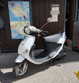 Genuine Scooters 2024 White Genuine Buddy 50cc Moped ( 128)