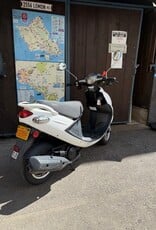 Genuine Scooters 2024 White Genuine Buddy 50cc Moped ( 128)