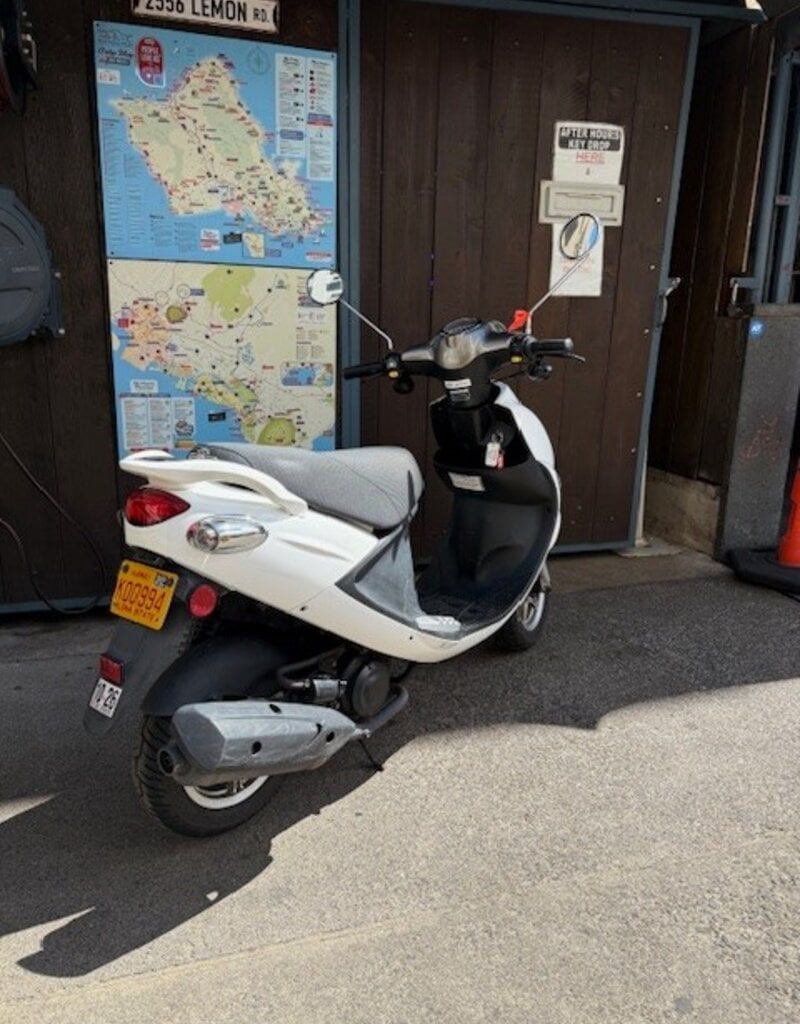 Genuine Scooters 2024 White Genuine Buddy 50cc Moped ( 128)