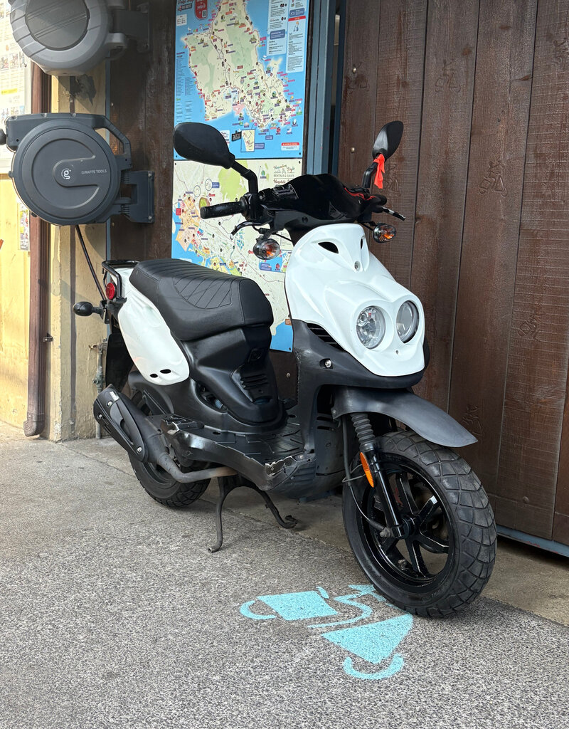 Genuine Scooters 2024 White Genuine Roughhouse 50cc Moped (R-131)