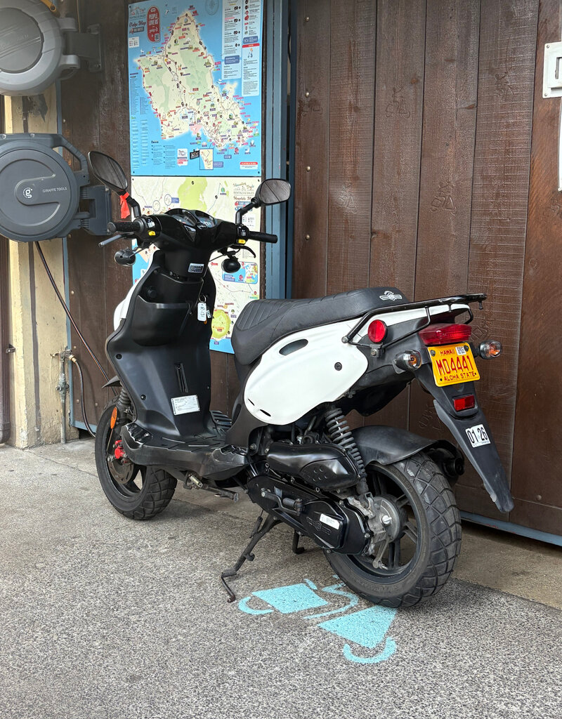 Genuine Scooters 2024 White Genuine Roughhouse 50cc Moped (R-131)