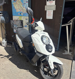 Genuine Scooters 2023  White Genuine Hooligan 170i Scooter (H-45)