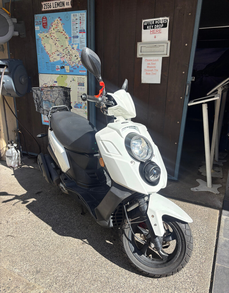 Genuine Scooters 2023 White Genuine Hooligan 170i Scooter (H-45)